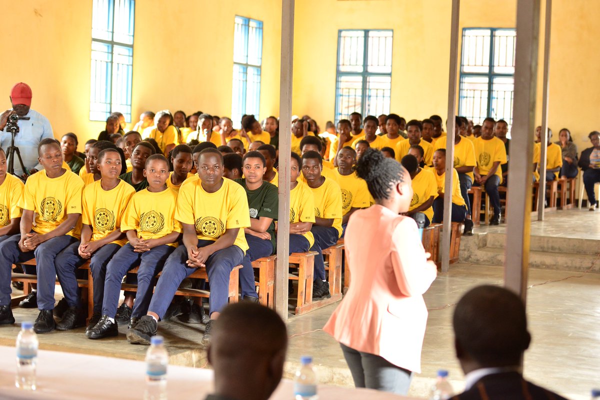 VainqueurH's tweet photo. With Different key Stakeholder we concluded the campaign of Fight against alcohol abuse in young people. With youth from #MIPC we discussed on our role in this fight
Thanks @UbuzimaHub in collaboration with @Rwandac2030 @RBCRwanda, @Rwandapolice #North for esteemed effort. https://t.co/er781UtjZ6