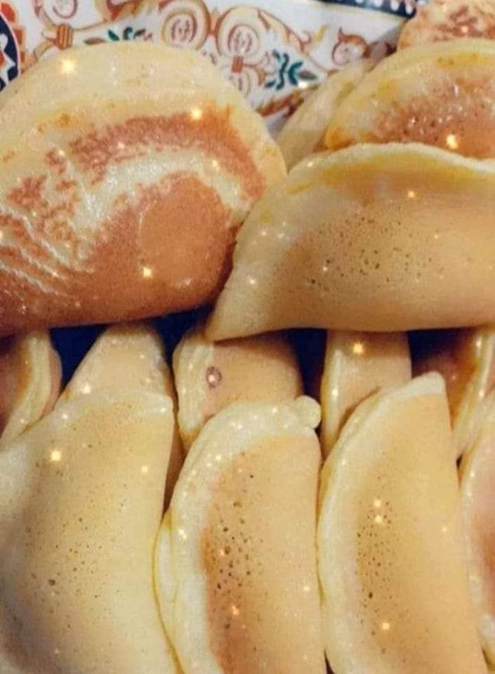 طريقه عمل القطايف
١_هتجيبوا طاسه 
زى ما بتجيبوا سيرة الناس وهيا مش موجوده 
٢_تحطوا فيها زيت 
زى ما بتحطونا ف الحوارات
٣_وتحطوها ع النار 
اللى هتولعوا فيها كلكم ان شاء الله
٤_واتأكدوا ان الزيت سخن 
زى ما بتسخنوا الناس على بعضيها
٥_وبعد كده تحطوا الحشو والمكسرات
زى ما بتحطوا مناخير