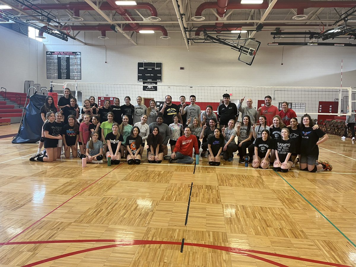 MrsTaylorROMS's tweet photo. So much fun today! Thanks @MrsPotterack, @krimeldrum and Student Council for making this happen! @royaloakschools #bulldogproud https://t.co/fxyl3FiNH5