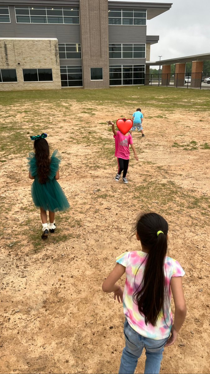 Ms_Honer's tweet photo. Yesterday we researched sea turtles! My class was heart broken to hear that sea turtles and another animals mistake trash for food. They decided to clean up our playground to help the animals in our area! ❤️ https://t.co/EA97EDBtXZ