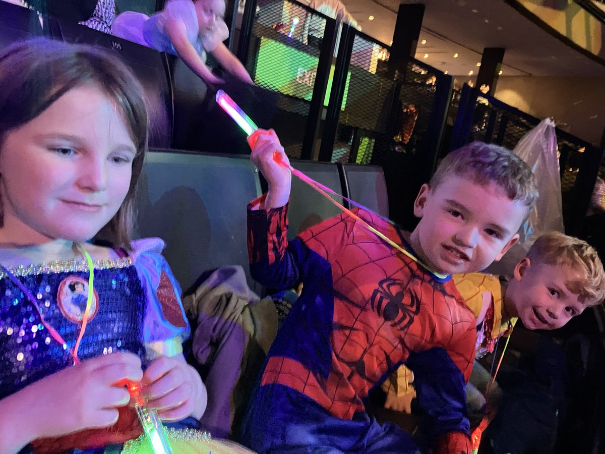 pharmernic's tweet photo. #DISNEYONICE https://t.co/R79jjBbezU