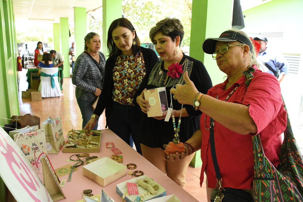 MarenaNicaragua's tweet image. Durante el lanzamiento del Mapa Interactivo de nuestros Patrimonios Naturales, presentado por el #MARENA, también se logró apreciar parte del trabajo que realizan nuestros protagonistas Apicultores, dueños de Reservas Silvestres Privadas y Recicladores de Base. 

#MapaInteractivo