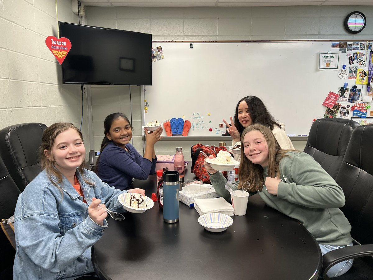 DDEGambino's tweet photo. Enjoyed some ice cream sundaes with these lovely ladies today - congratulations to Bridget, our Luck o’ the Generals teacher treat winner! https://t.co/hTPUsArxQ2