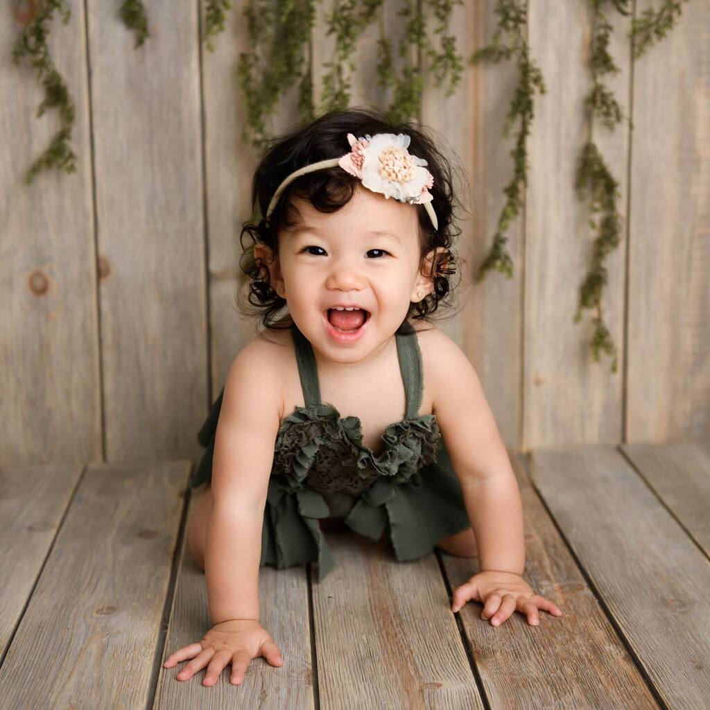MelissaYocum's tweet photo. A few more from this cutie’s first birthday session. So fun seeing her personality grow this year! 💓 https://t.co/xb2I6oF1Uu https://t.co/GSTNCW7CId