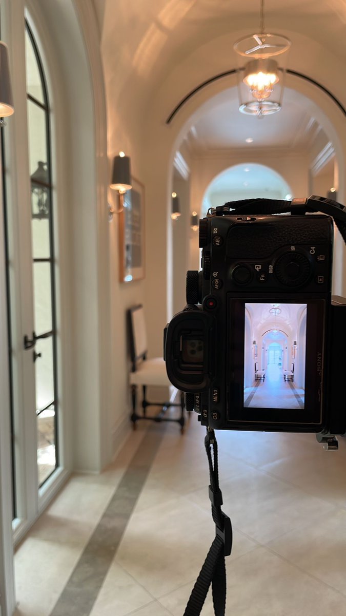 location_res's tweet photo. Gorgeous location incoming...get ready to be captivated! 👀📸
#scoutingnow #outscouting #locationscout https://t.co/3yH9tWYfNZ