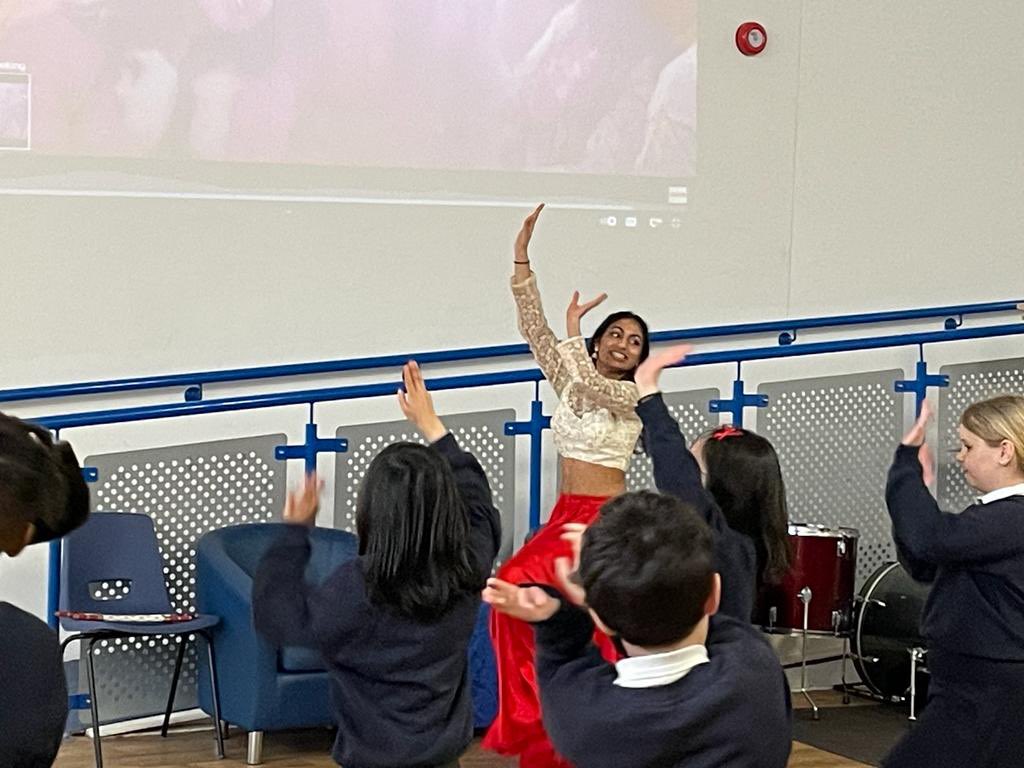 HTPDSchool's tweet photo. Today we welcomed Nishi back to HTPD - she was a previous HTPD student and lead a Hindu dance workshop to help Y5 learn about holi #zestforlearning https://t.co/174kew7XCO