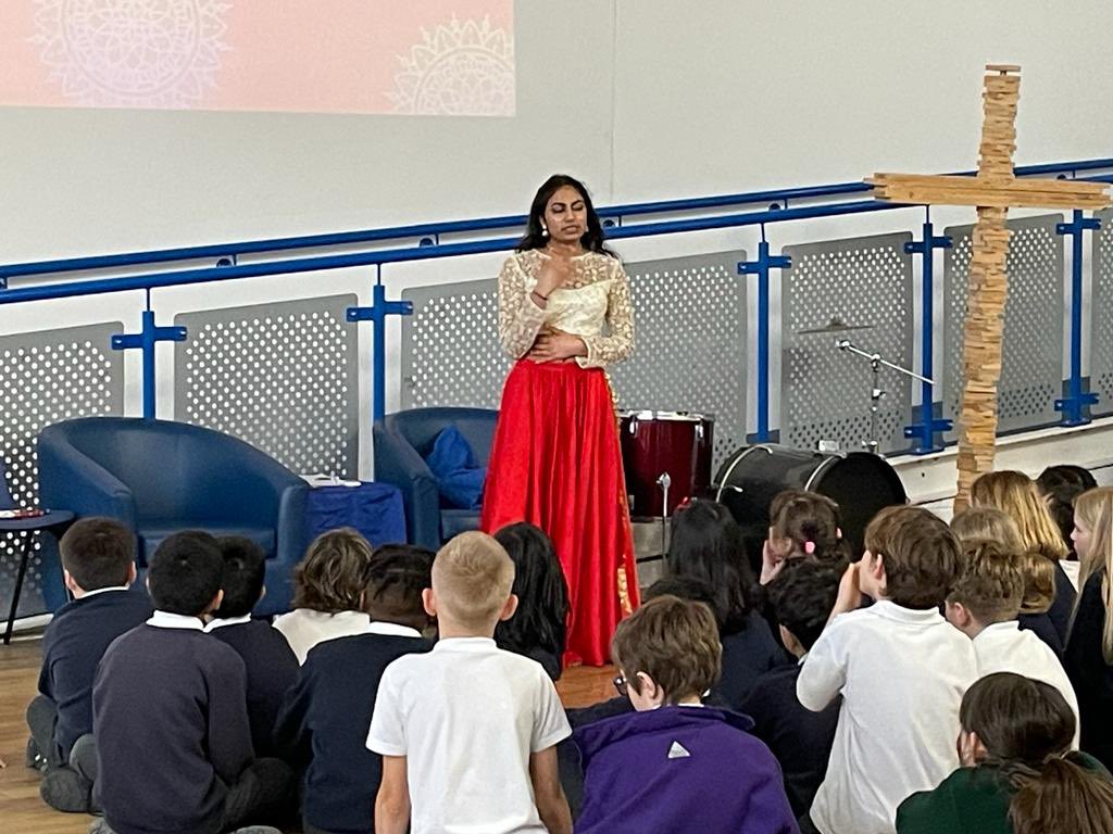 HTPDSchool's tweet photo. Today we welcomed Nishi back to HTPD - she was a previous HTPD student and lead a Hindu dance workshop to help Y5 learn about holi #zestforlearning https://t.co/174kew7XCO