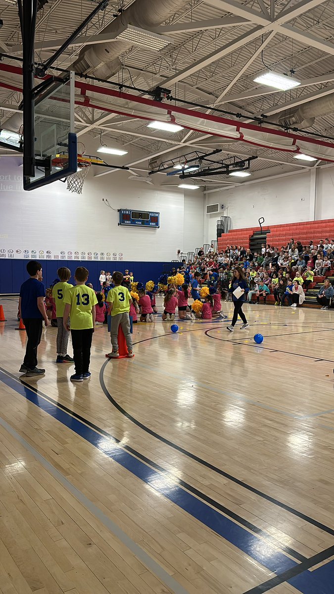 DrBryson23's tweet photo. Celebrating our students in clubs! @SummitViewAcad 💙🌟👑 https://t.co/CVG43DZBZT