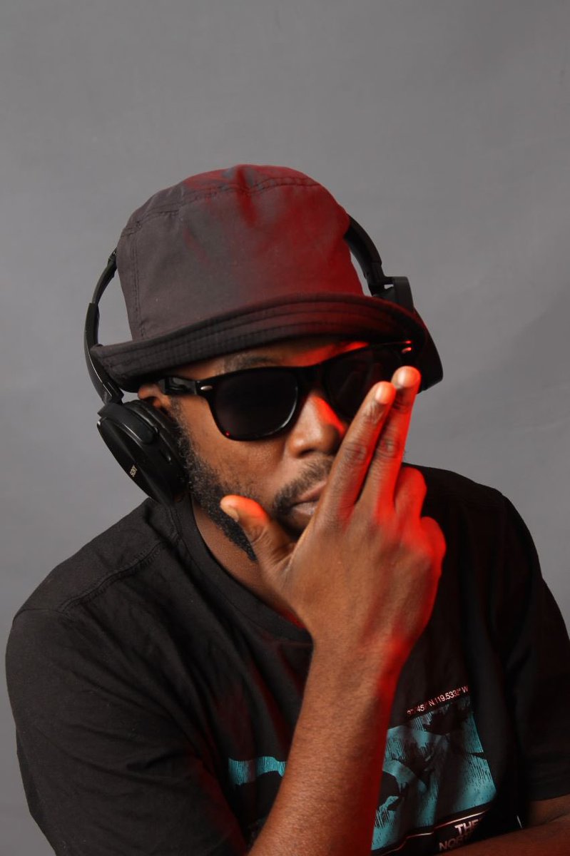 Tiano_RSA's tweet photo. Music is the backbone of life. Whether you are poor or rich. No matter what race you are https://t.co/H1MEcjkCfB