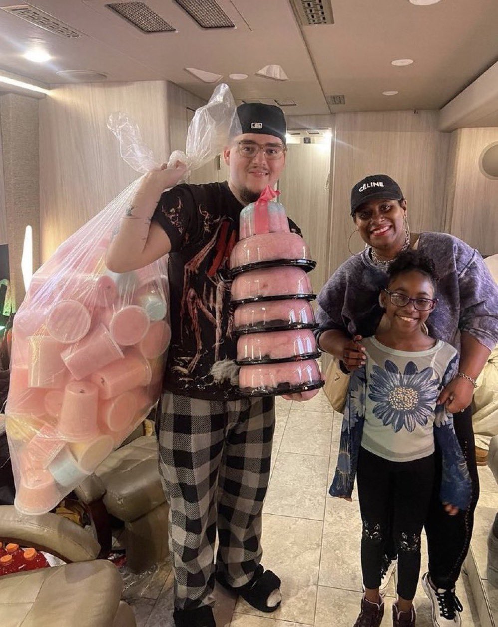 RapTV on X: Yeat bought cotton candy to support a small business‼️🙏   / X