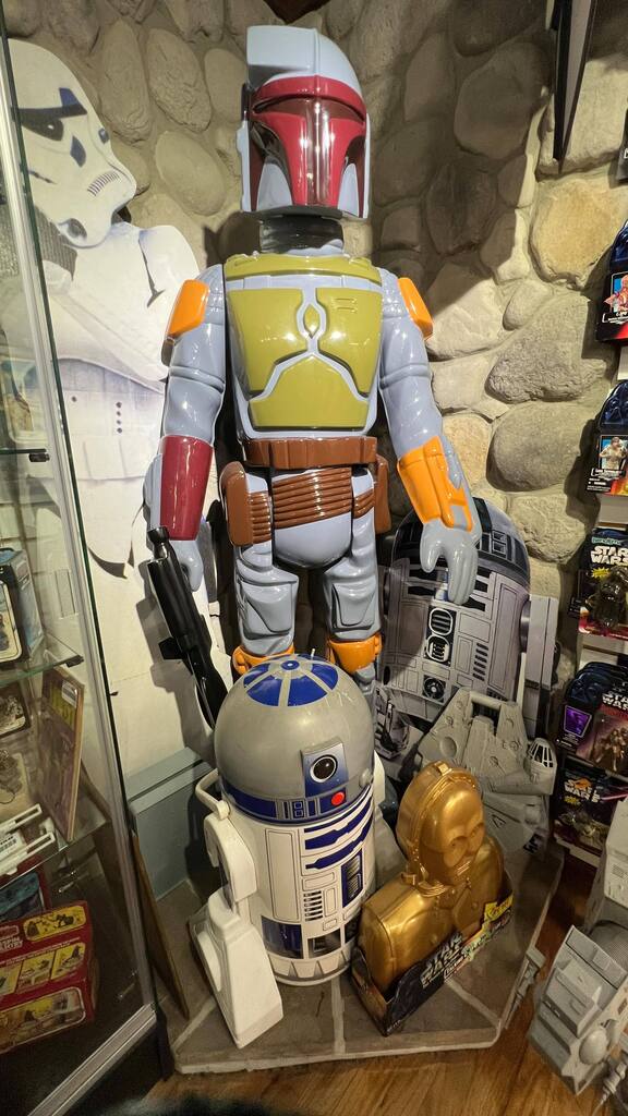 FarpointToys's tweet photo. May the force be with you and your collection ✨🚀 Check out the latest Star Wars arrivals here at Farpoint and add some intergalactic excitement to your display!
#starwars #maytheforcebewithyou #farpoint #farpointtoys #farpointfinds #fromretrotorightnow #comics #retrocomics… https://t.co/HsFee0Zssz