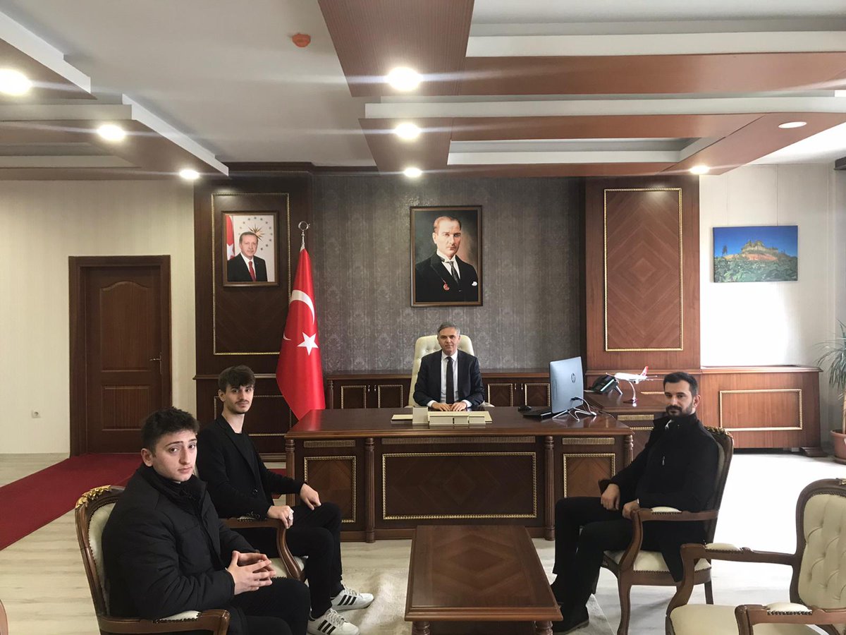 Tügva Pazar ilçe temsilciliği yönetim kurulu olarak Pazar Kaymakamımız Sayın Mustafa AKIN'ı ziyaret ettik ve planlarımızdan bahsettik. Makamına kabul görüp değerli vaktini bizlere ayırdığı için teşekkür ederiz.