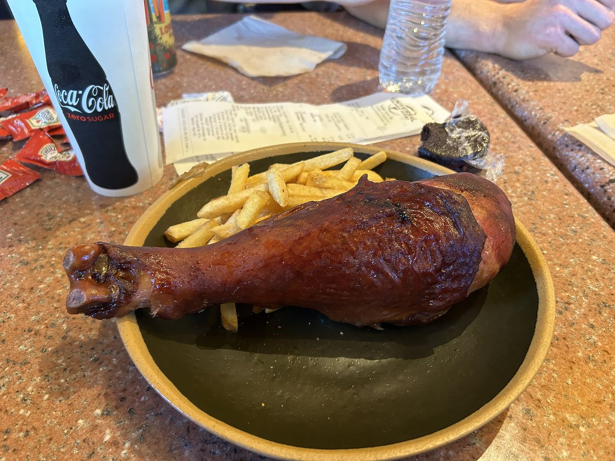 brian_phares's tweet image. get inside me #TurkeyLeg 
#FoodBlog