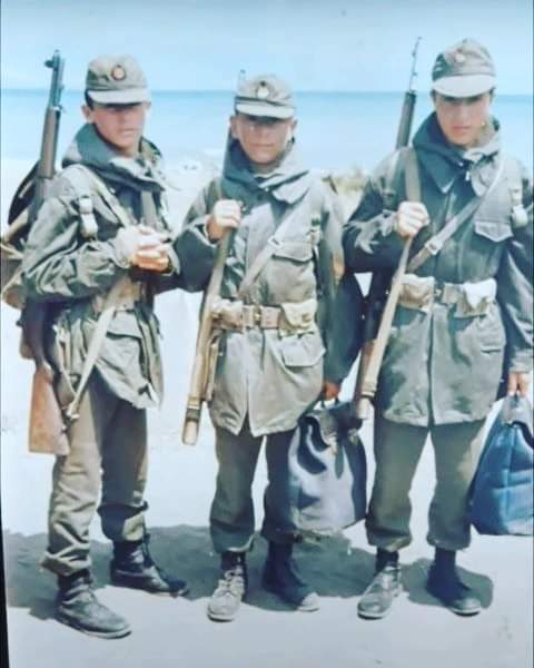 ozsahcan's tweet photo. #AstsubayınaSahipÇık

Astsubay öğrencisi olarak daha 13 - 14 yaşında mesleğe girerek, Ömrünün en güzel yıllarını mesleğinde tamamlayan Astsubaylar Tazminatı hak etmiyor mu? 😔🇹🇷

@RTErdogan @NureddinNebati
@suleymansoylu @tcsavunma
@kilicdarogluk @mustafaelitas
 @HMBakanligi https://t.co/zR47fbcQiD