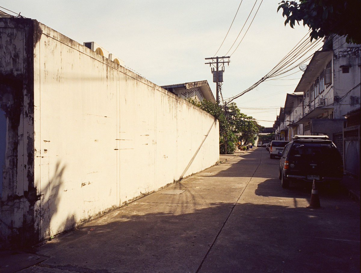 hanontheroad's tweet photo. light and shadows of Bangkok, shot on the notorious kodak vision https://t.co/TYCovnHVQu