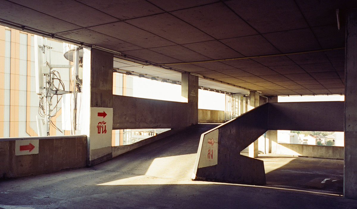 hanontheroad's tweet photo. light and shadows of Bangkok, shot on the notorious kodak vision https://t.co/TYCovnHVQu