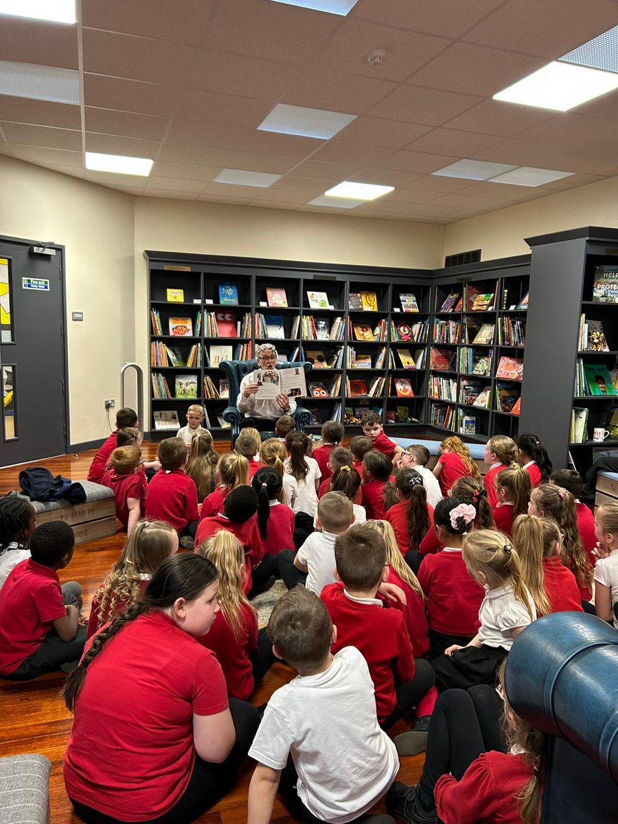 This was such a fabulous moment! Having the author of our book read the ending to us in our amazing library 📚❤️ #ossiriandthebalamengro ⁦⁦<a href="/therroneill/">Richard O'Neill</a>⁩ <a href="/clpe/">Clady Peyton</a> #harrowgateacademy #harrowgateenglish ⁦<a href="/HGPAMissDuncan/">2ED</a>⁩ ⁦<a href="/HGPAMrDalton/">Mr Dalton</a>⁩