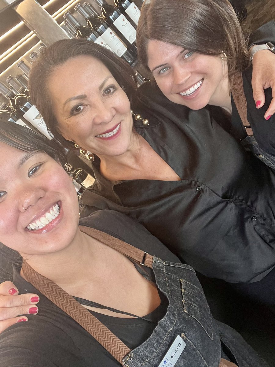 PattiCBell's tweet photo. My favorite friends on Friday❤️ https://t.co/FMy37KDEtx