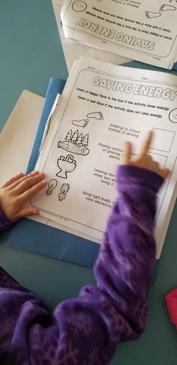 WilmingtonES's tweet photo. It's #earthhour at Wilmington today between 2 and 3. Working on things that we can do without the lights on to save energy. @tdsb @LC2_TDSB @marham99 https://t.co/xFNkS2Ok6e