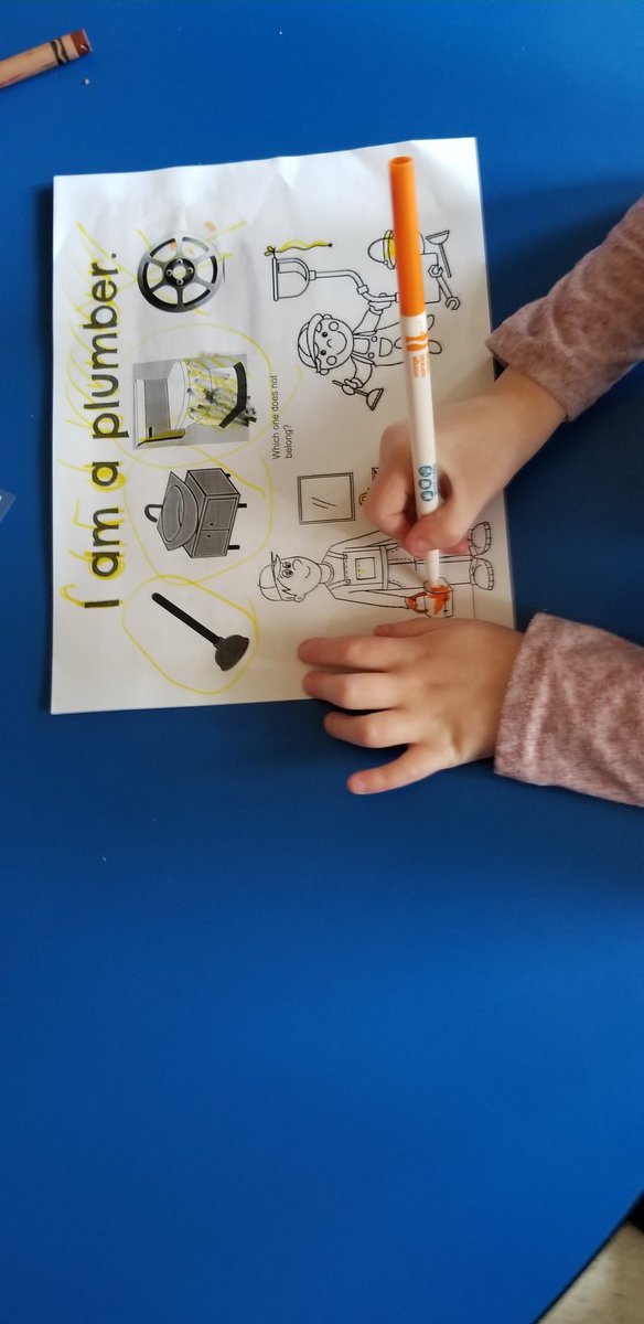 WilmingtonES's tweet photo. It's #earthhour at Wilmington today between 2 and 3. Working on things that we can do without the lights on to save energy. @tdsb @LC2_TDSB @marham99 https://t.co/xFNkS2Ok6e