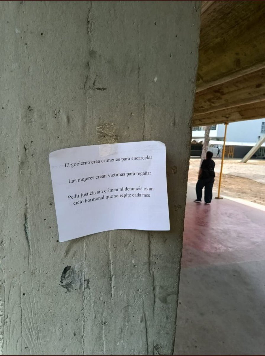 Como reacción a la asamblea extraordinaria convocada por estudiantes de la UCV, rechazando la cultura de la violación, que se efectuó el 20 de marzo, ayer #23mar se encontraron unos carteles con mensajes misóginos  en los pasillos de la universidad