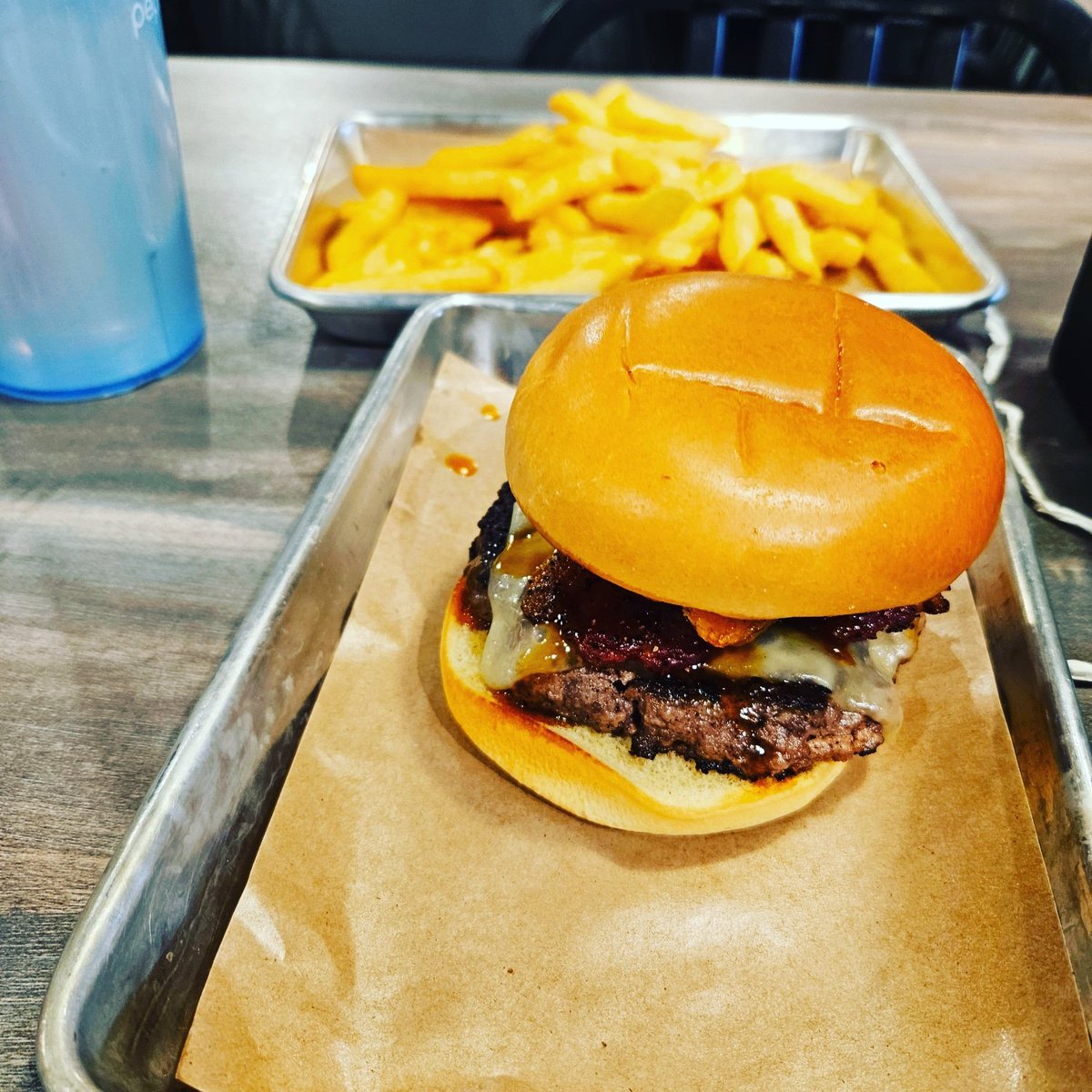 #ff give  chef B 's  burgers and chicken  pop up  at the old <a href="/SuperSmokersBBQ/">Super Smokers BBQ</a> Affton location this weekend  sum love.!!!  And fill that belly full of happiness!!!  🍔🍗