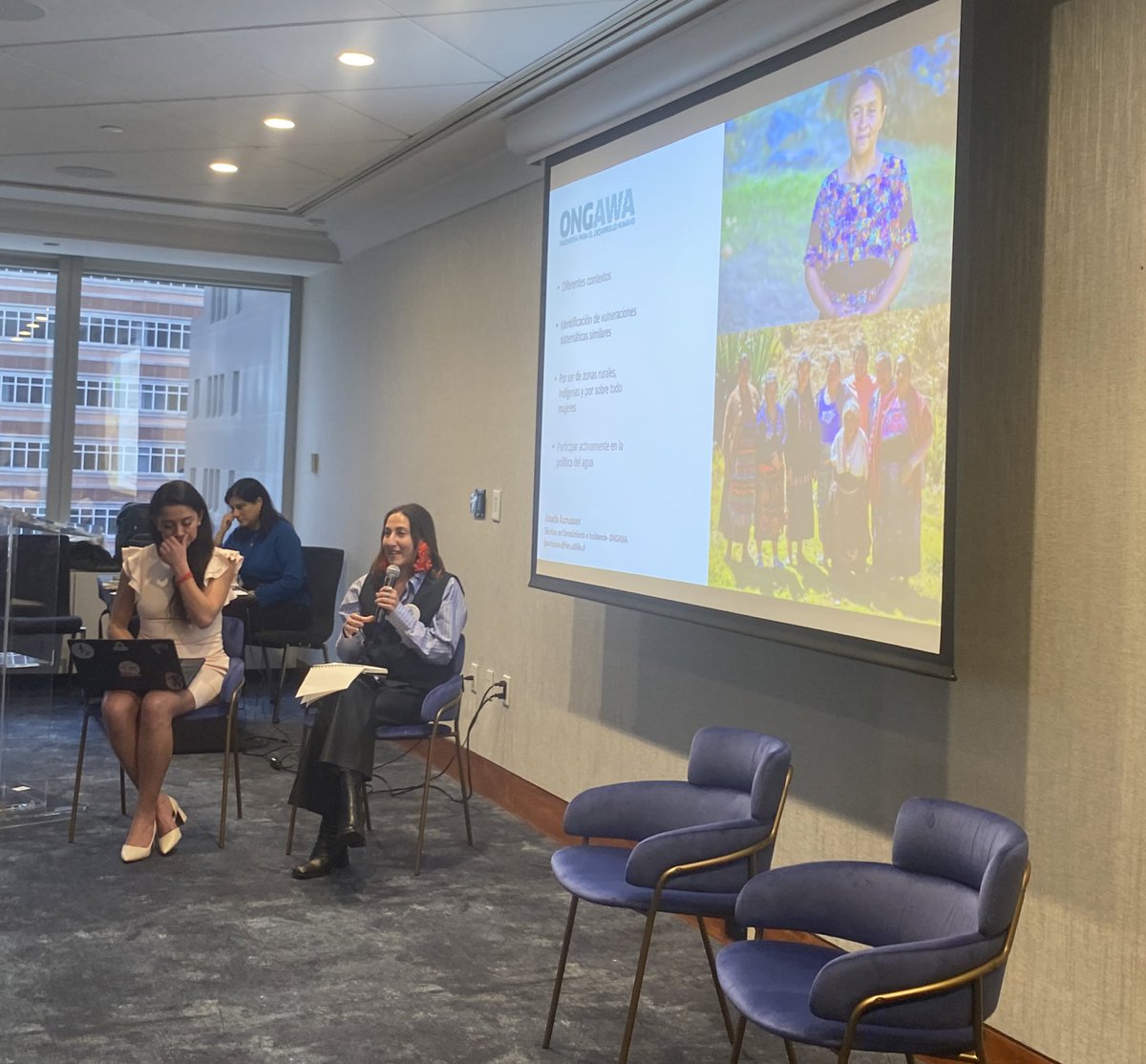 Presentan ahora <a href="/DianaUlloa28/">Diana Ulloa</a> y Josefa Asmussen de <a href="/ongawa4d/">ONGAWA</a> la visión intergeneracional y de #mujeres #jóvenes #niñas en el ámbito #rural de LAC. <a href="/jovenesxaguagt/">Red de Jóvenes por el Agua Guatemala</a> <a href="/un1fywc/">UN1FY</a>