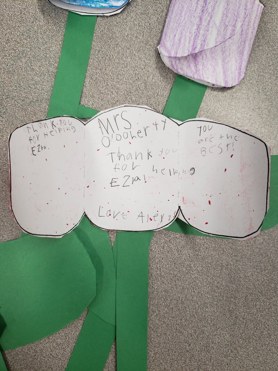 MPS_MrsMcKenzie's tweet photo. This week is kindness week and on Monday students voted on how they wanted to share kindness at school, which was with flowers. 
So, today we made "rose" notes and delivered them with a beautiful rose to everyone. #BeKind @EzraElementary https://t.co/SEsKmtaMp1