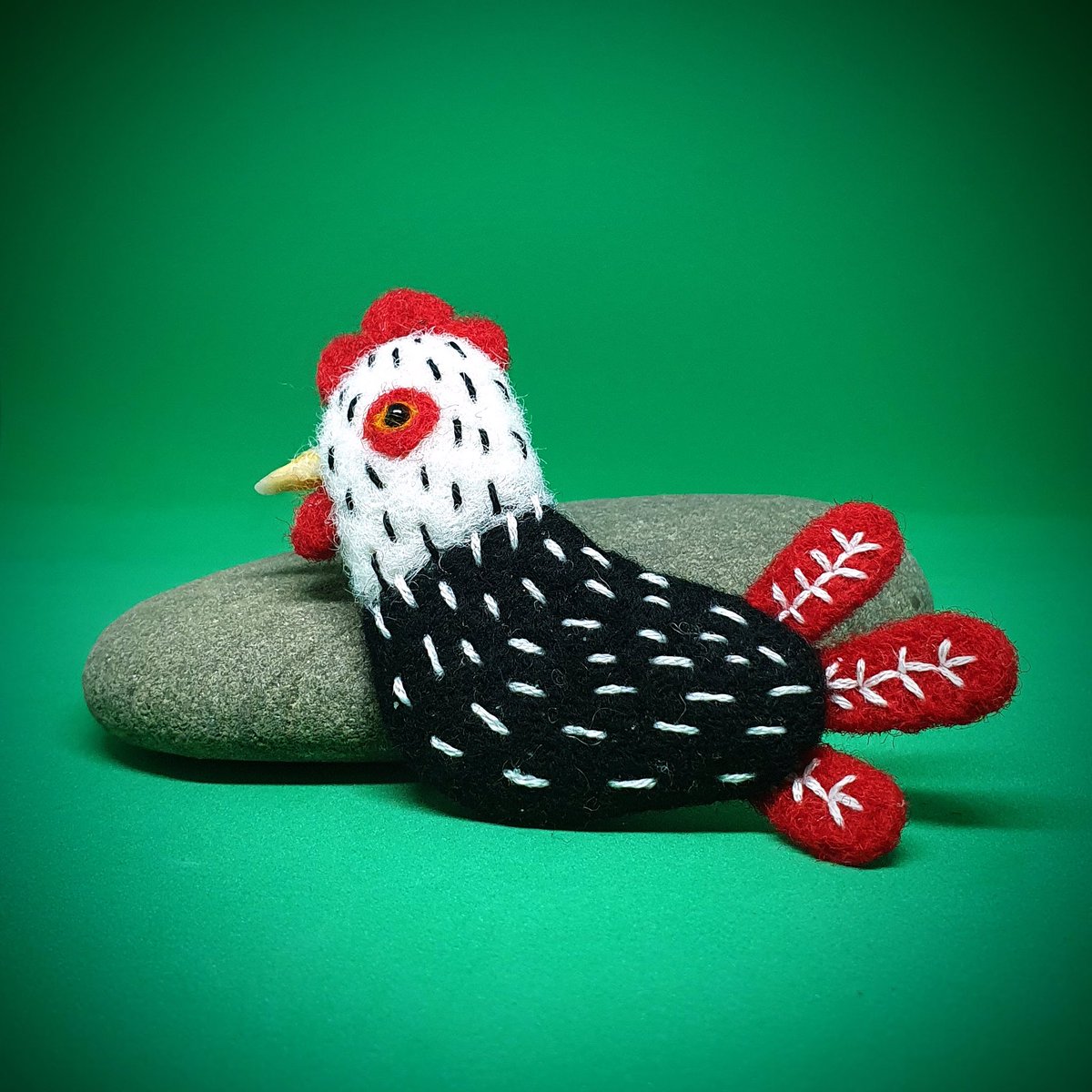 NWFelts's tweet photo. A funky chicken brooch has flown into the shop!

https://t.co/zk9pxdcowx

#needlefeltedbird #wearableart #funkychicken #brooch #madeindevon #handmade #chicken https://t.co/mTFUVJnRyx