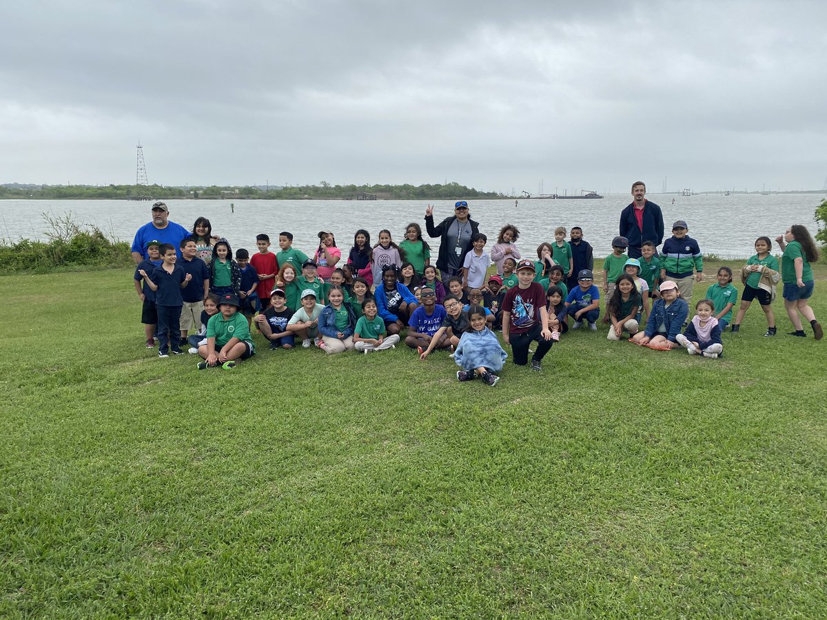 Mrs_Rodz24's tweet photo. Thank you @CELFeducation  for giving our 2nd grade students the opportunity to have a productive day! @GBayFoundation the students had a great experience picking up trash, bird watching, and bug hunting. #science #environmental #protectors  @lantrip_hisd @RhondaSchwer @HoustonISD https://t.co/D9s0ujGcK4