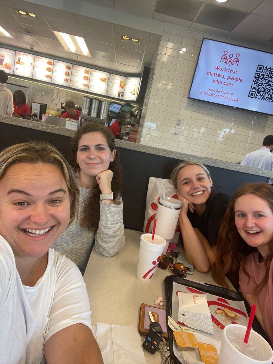 EmCHansen's tweet photo. #SicMoreChicken https://t.co/Xst5dwXAYM