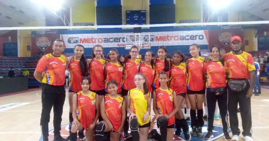#Entérate || El Gimnasio Hermanas González, fue el escenario de la inauguración del XLV Campeonato Nacional de Minivoleibol Femenino, con 17 equipos presentes de diferentes estados de Venezuela.

<a href="/NicolasMaduro/">Nicolás Maduro</a>
<a href="/TareckPSUV/">Tareck El Aissami</a>
@HAbreuMRT
<a href="/ZabdiMarcano/">Zabdi Abel Marcano</a>
<a href="/IndustriasVE/">Ministerio de Industrias y Producción Nacional</a>
<a href="/CVG_Oficial/">Corporación Venezolana de Guayana - CVG</a>