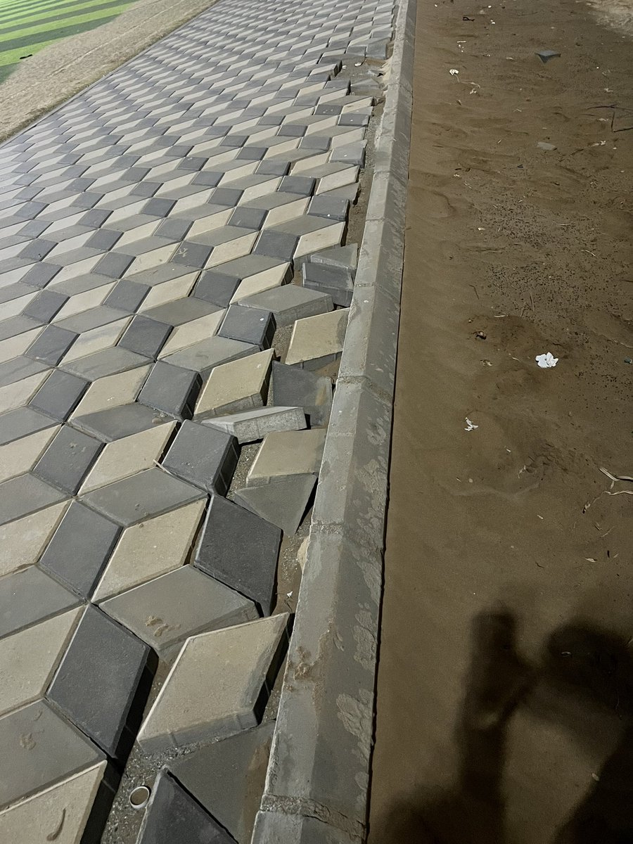 B_A719's tweet photo. @alsahe_sa @jazansa @balady_gov 
لنا اكثر من سنة نطالب بصيانة شاملة للملعب للأرضية والانارات وسور للملعب نظرا لقرب الملعب من الشارع العام . ومع الأسف لا حياة لمن تنادي مجرد وعود وهمية من قبل بلدية السهي وعدم التجاوب ووعدونا بصيانة شامله اثناء نزول الميزانية ولم يحدث ذلك . https://t.co/aPbEhvYqRB