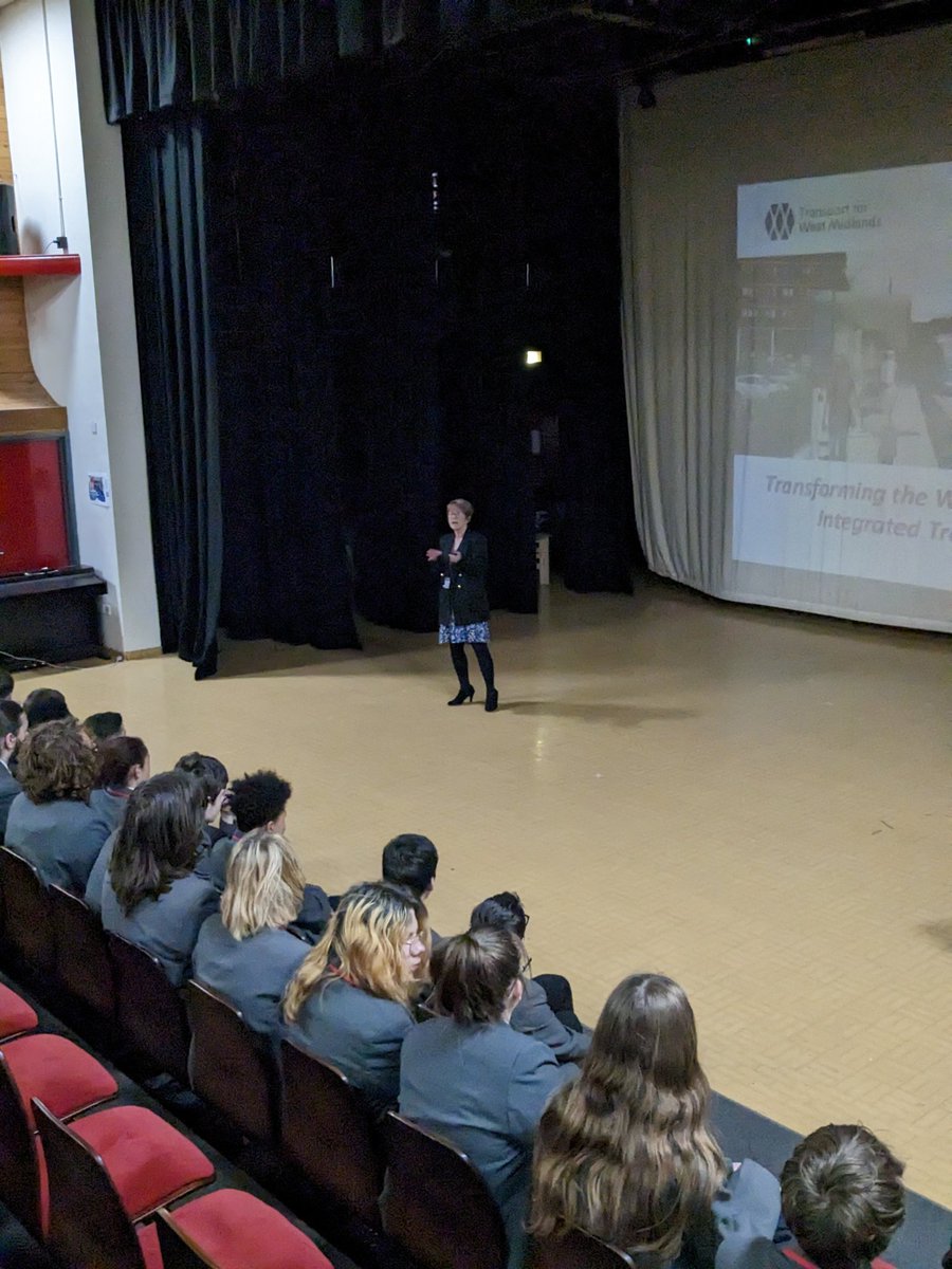 What a busy week @MoretonSchool whilst some students in year 10 went out for work experience. We were lucky to have employers come to us, thank you for delivering some great sessions and talks.
Massive thanks to the students for engaging in the sessions too👌