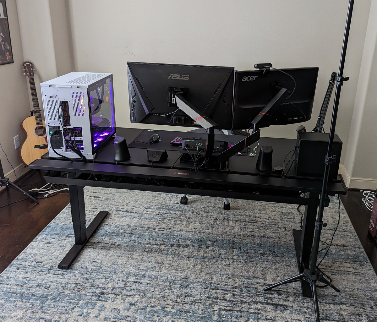 tactical_fork's tweet photo. And here we are. Gonna be sit/standing all over the place! Just a little cable clean-up in the tray and on the floor but I'm very happy with this!
@secretlabchairs #magnusproxl https://t.co/cF7mxd48QJ