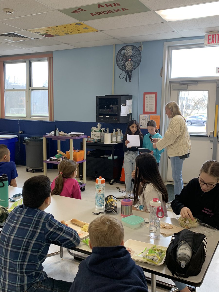 HowellTwpArdena's tweet photo. Ardena Student Green Team members presented to each lunch today to promote our water filling station and the benefits of drinking water! @SJ_Schools #HTPSSustainable #HTPSLearnerSuccess https://t.co/aGFTlB577G