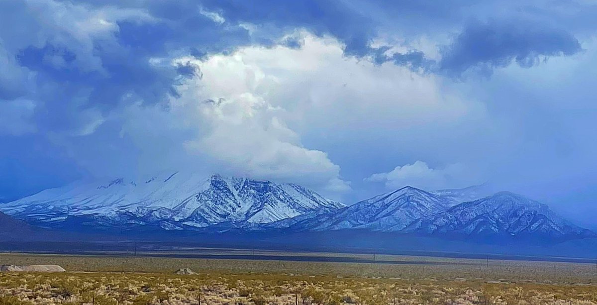 Yesterday’s atmospheric river sweeping over the Spring Range in #Nevada, dumping snow. Very humid air in #desert this morning, dew and 79% humidity! We’re typically something like 11% east of Death Valley. #weather #GreatBasin