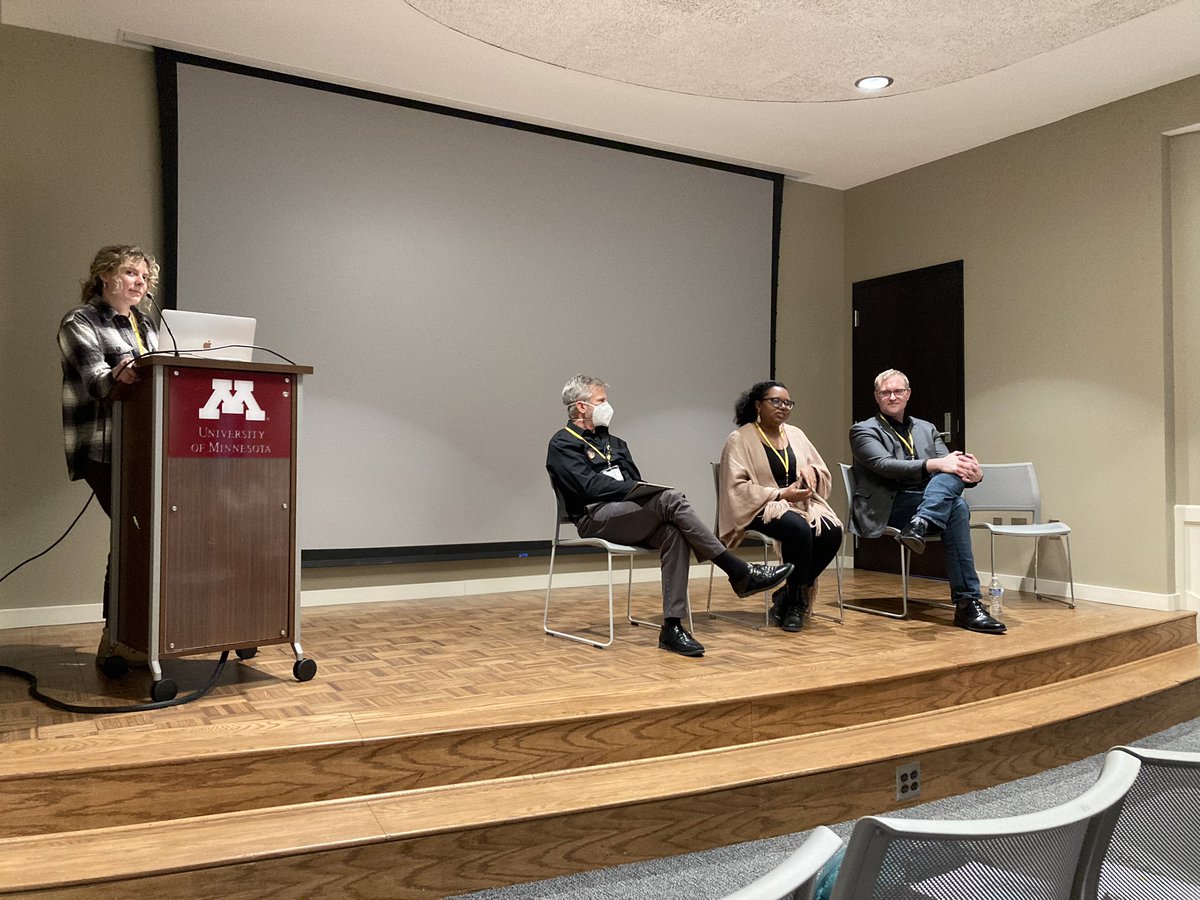 DrHolly's tweet photo. “Science Twitter is poppin’!” @TheRealDrDukes sharing her ENTHUSIASM for talking science, building community, and expanding your professional network  #SpeakSci23 https://t.co/yZAYJMwXxl