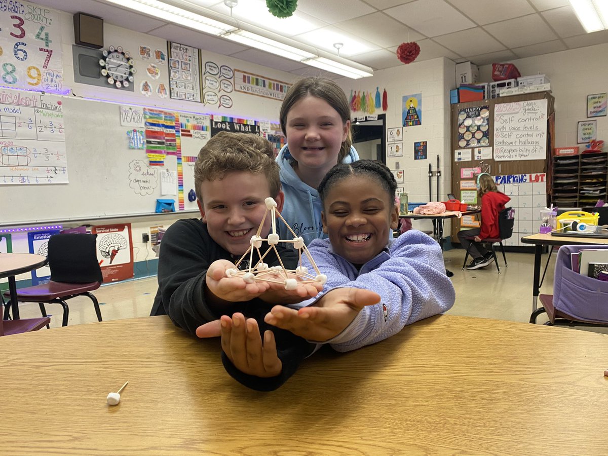 hFischerMs's tweet photo. So much fun learning about earthquakes and collaborating to design earthquake-proof marshmallow buildings! https://t.co/JgeCmkcDav