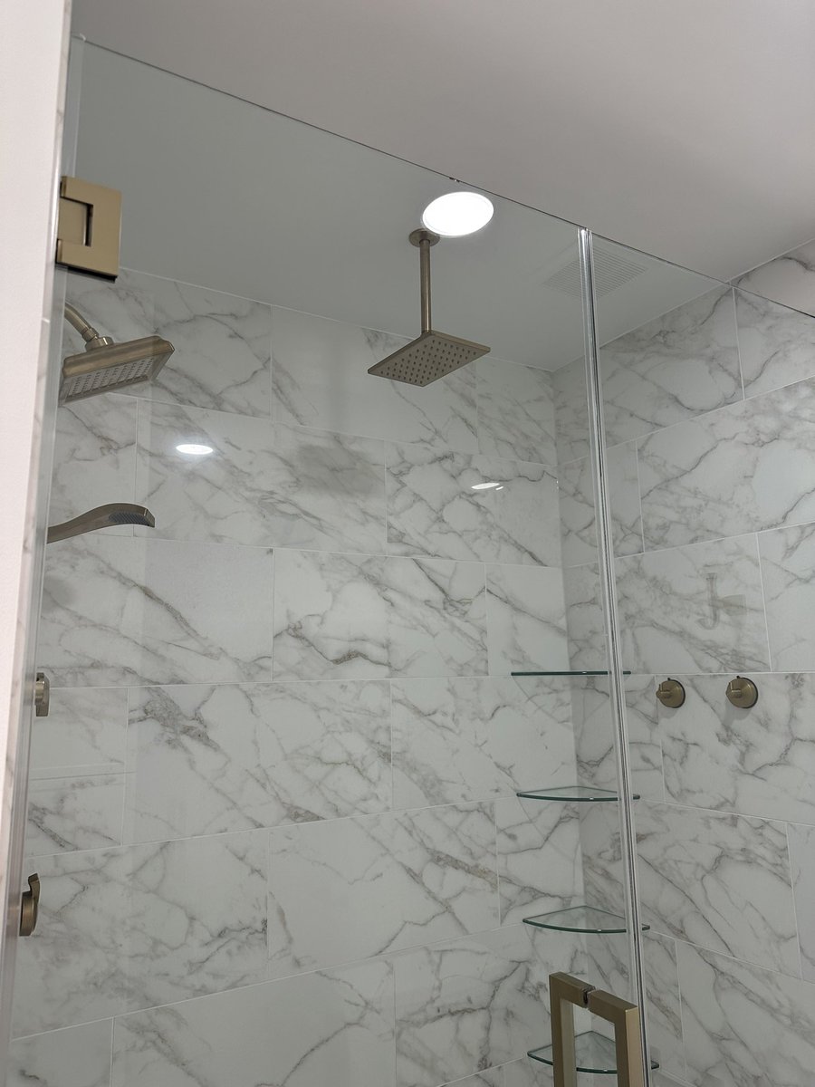 Part1) #check our Recently Finished #bathroomdesign in Chantilly, VA.                 Design : <a href="/MimosaKB/">Mimosa Kitchen and Bath</a> 
Cabinets: <a href="/Fabuwood/">Fabuwood</a> 
Countertops: <a href="/msisurfaces/">MSI</a> 
 Floor: Atlas Tile  <a href="/deltafaucet/">Delta Faucet</a> Fixtures 💫