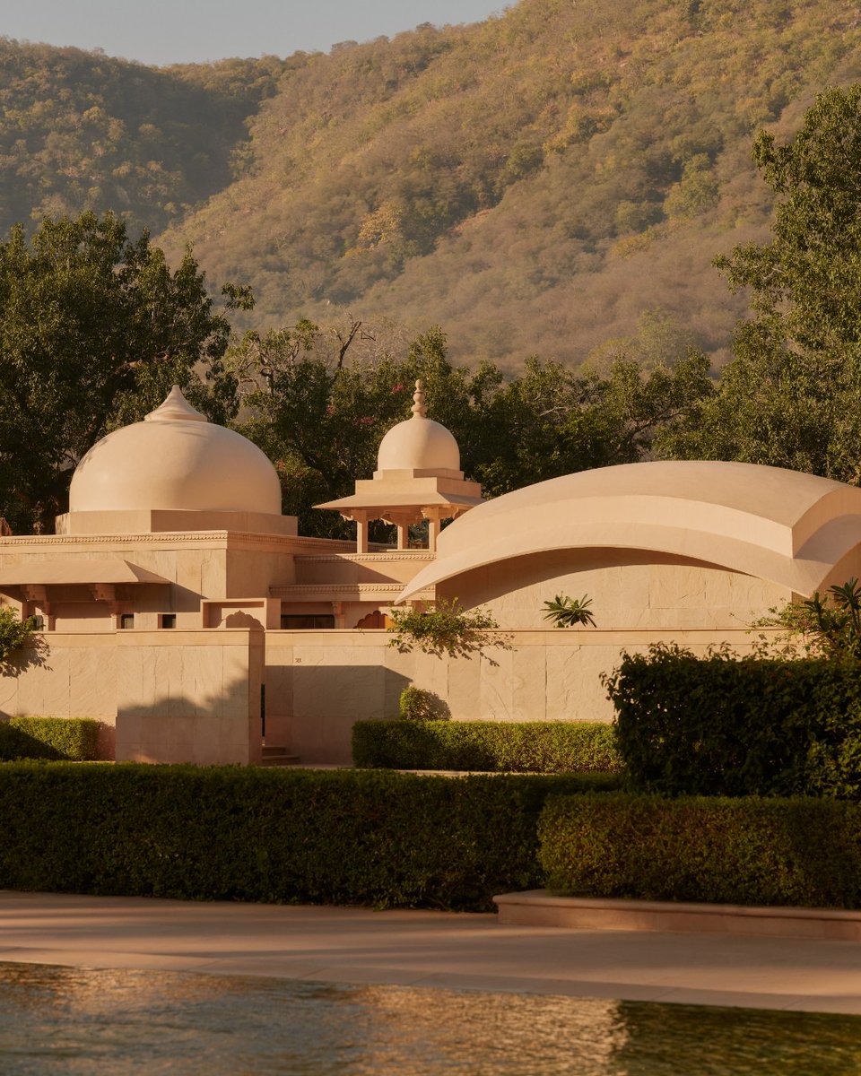 Amanresorts's tweet photo. Local recipes that have formed the culinary traditions of North India across generations bring inspiration to #Amanbagh. Many of the ingredients are grown in the resort’s organic gardens to create vibrant dishes delicately balanced with layers of spicing.

https://t.co/HCSrILWbzF https://t.co/Y13NkGCCdB