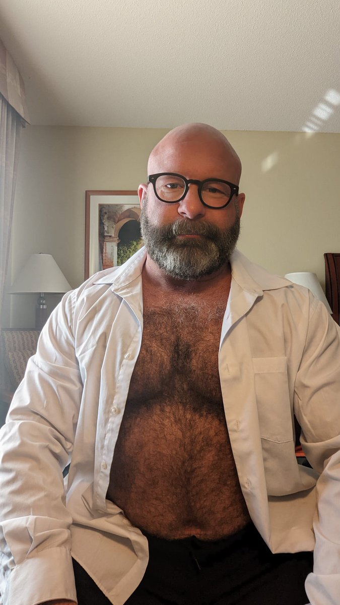 TriadBearsCHI's tweet photo. Getting undressed after a long day of work... Or maybe getting dressed🤔 https://t.co/263UCI3cfa
