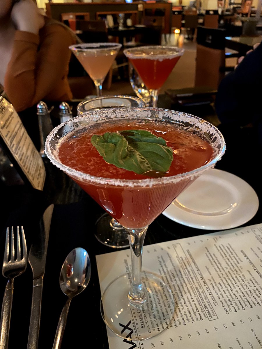AtMirabeau's tweet photo. Today is "Martini Friday!" All MAX Signature Martinis are $2 off all day long. Happy Hours are from 3pm to 6pm and 9pm to closing time every day of the week! Cheers! #martinitime https://t.co/feDLYqHaxD