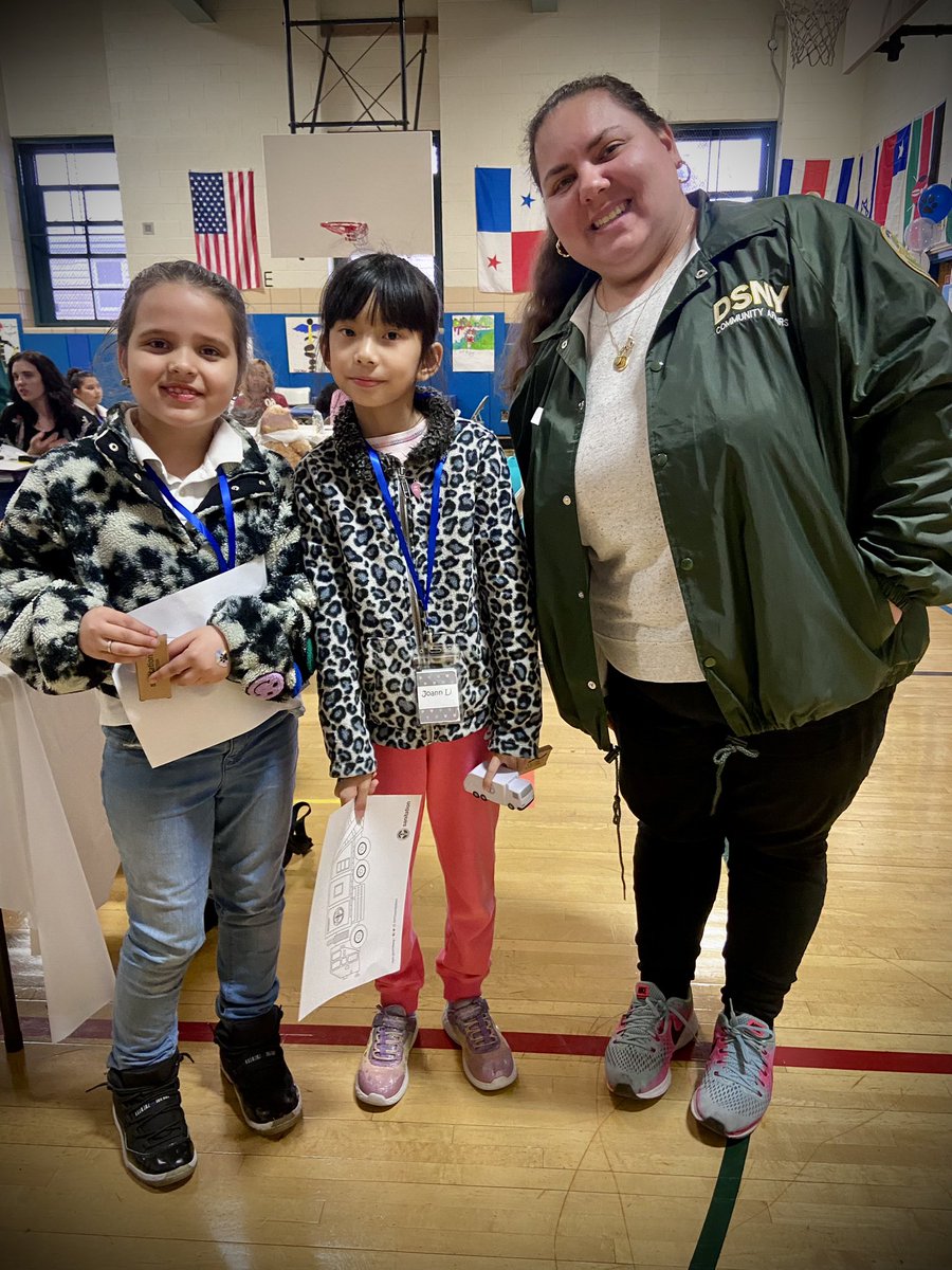 3rdgradePS60q's tweet image. 🇺🇸⭐️ Our Student Government Representatives escorted Career Day Professionals to classes throughout PS 60 today! ⭐️ DrEaM ⭐️ BeLiEvE ⭐️ AcHiEvE ⭐️ 🇺🇸#LearningToLead @literacy_fox  @PS60queens @DOEChancellor @D27NYC