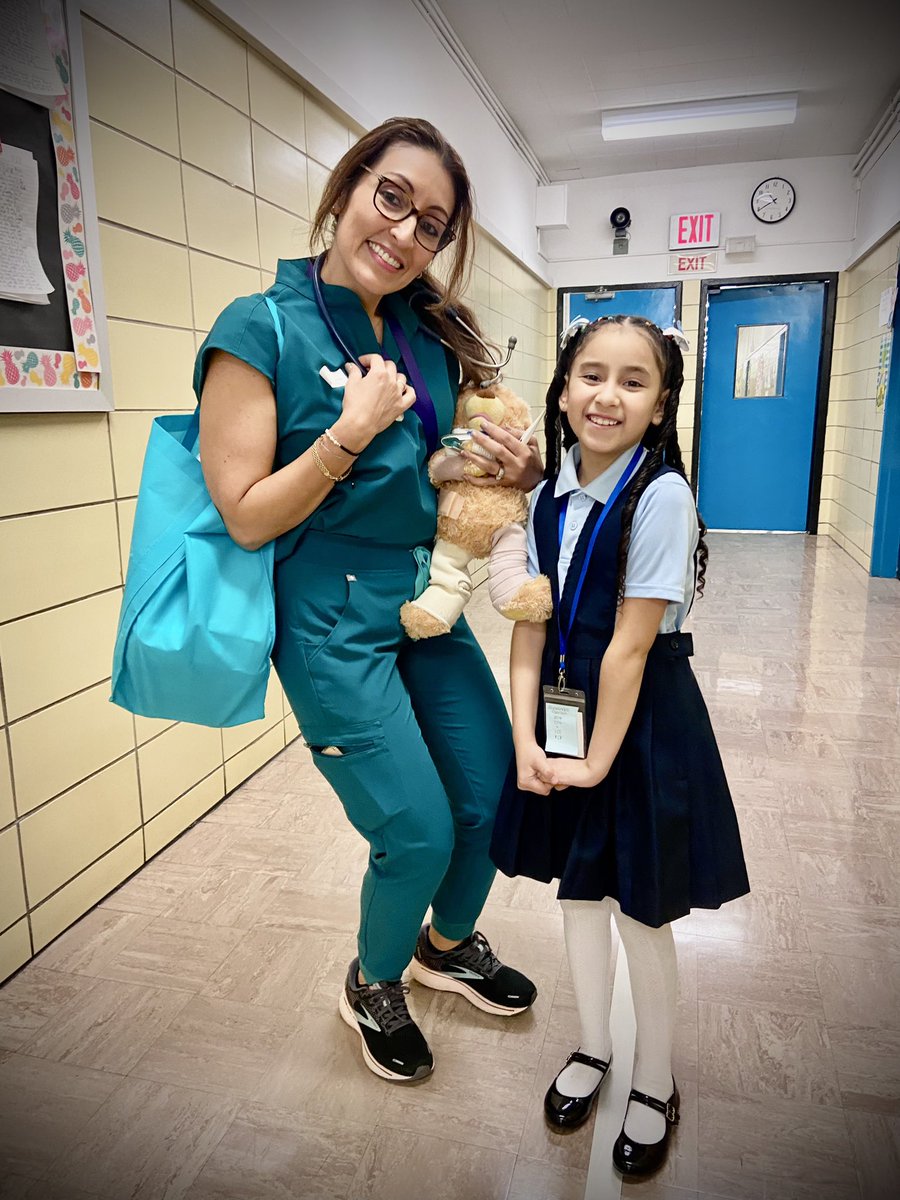 3rdgradePS60q's tweet image. 🇺🇸⭐️ Our Student Government Representatives escorted Career Day Professionals to classes throughout PS 60 today! ⭐️ DrEaM ⭐️ BeLiEvE ⭐️ AcHiEvE ⭐️ 🇺🇸#LearningToLead @literacy_fox  @PS60queens @DOEChancellor @D27NYC