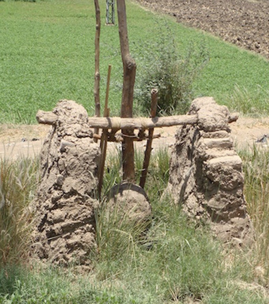 HistoryEgypt's tweet photo. The ingenuity of the farmer’s diverting of the Nile waters into their intricate irrigation canals made the best use of the Nile Flood. Religion insured no one farmer would interfere with another’s water supply in fear of the God's penalty #historyofegypt #unlockegyptspast #egypt https://t.co/rsa1prSUxn
