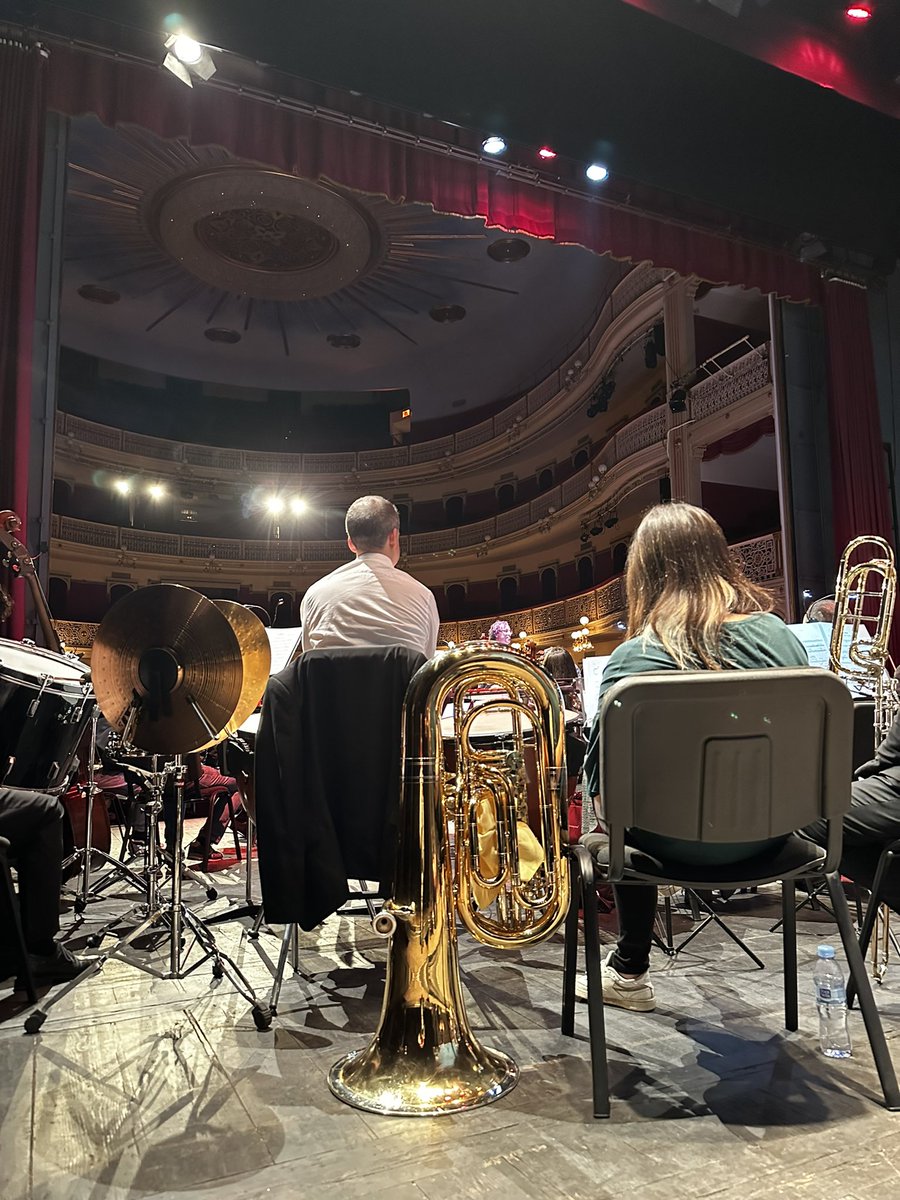 LauradelRioSopr's tweet photo. Tot preparat al @TeatreFortuny_ per començar amb ‘L’òpera dels amics’ de @simfonova amb @marcelgorgori
#soprano #loperadelsamics #simfonova #marcelgorgori https://t.co/7JzQz8HBwH