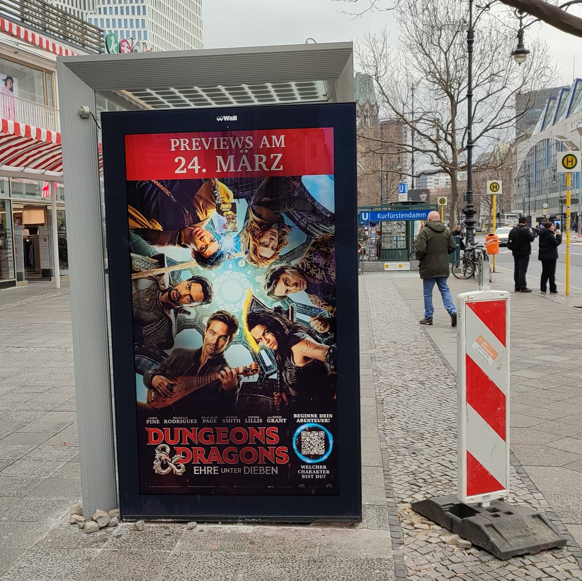 SunnyAuthoress's tweet photo. Six years ago I was at the Leipzig Book Fair with D&amp;D @MikeWitwer

Today I am invited to
 Dungeons and Dragons:
 "Honour Among Thieves"
 Movie Preview by CineStar

#dungeonsanddragons #DungeonsDragons #DungeonsAndDragonsHonorAmongThieves #dragons #movies #paramount #garygygax https://t.co/lVvVVrxYJ6