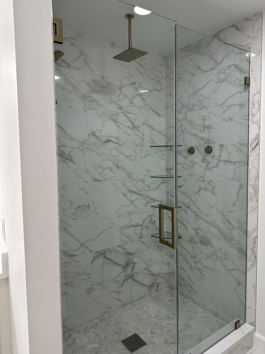 Part1) #check our Recently Finished #bathroomdesign in Chantilly, VA.                 Design : <a href="/MimosaKB/">Mimosa Kitchen and Bath</a> 
Cabinets: <a href="/Fabuwood/">Fabuwood</a> 
Countertops: <a href="/msisurfaces/">MSI</a> 
 Floor: Atlas Tile  <a href="/deltafaucet/">Delta Faucet</a> Fixtures 💫