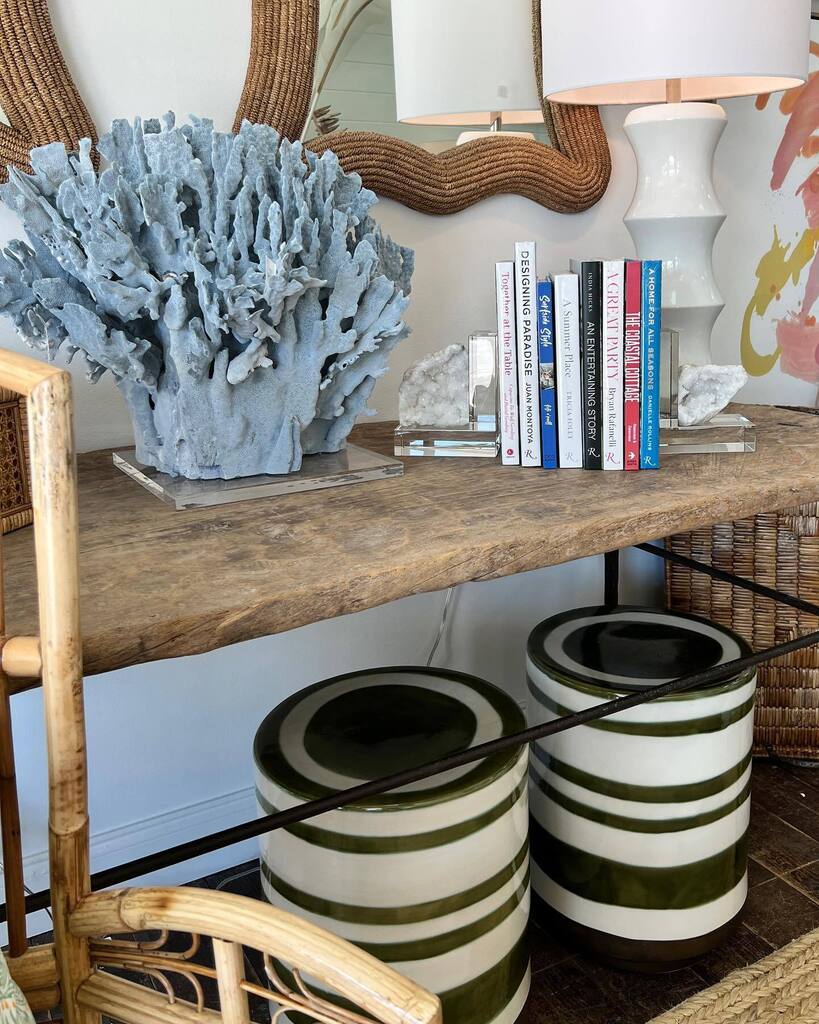 PineapplesPalms's tweet photo. There are so many ways to style a credenza or entry way table unique to you and your home… but here’s a tip: we always love to see gorgeous lamps, one of a kind finds, and good books. 📚 
See what new tables and coral pieces we have available in our Jupiter, FL store. 🪸
Featu… https://t.co/YBcX20e9Ts